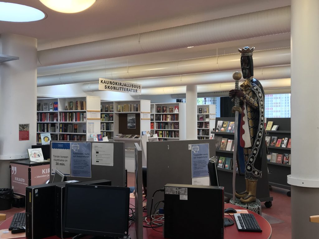 Herttoniemen kirjasto toimii nykyään Kettutiellä, mutta siirtyy ensi vuonna Hertsiin.